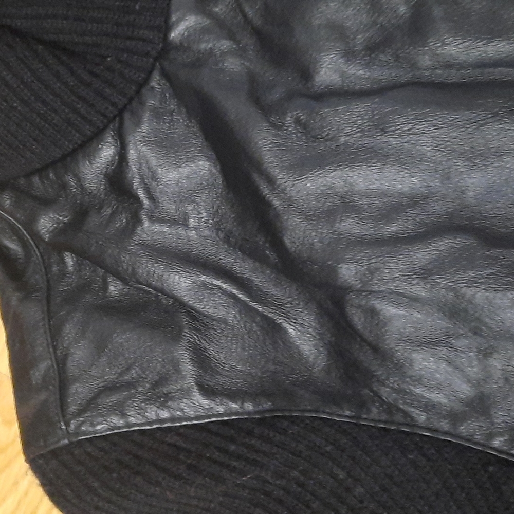 Leather jacket - Picture 3 of 10